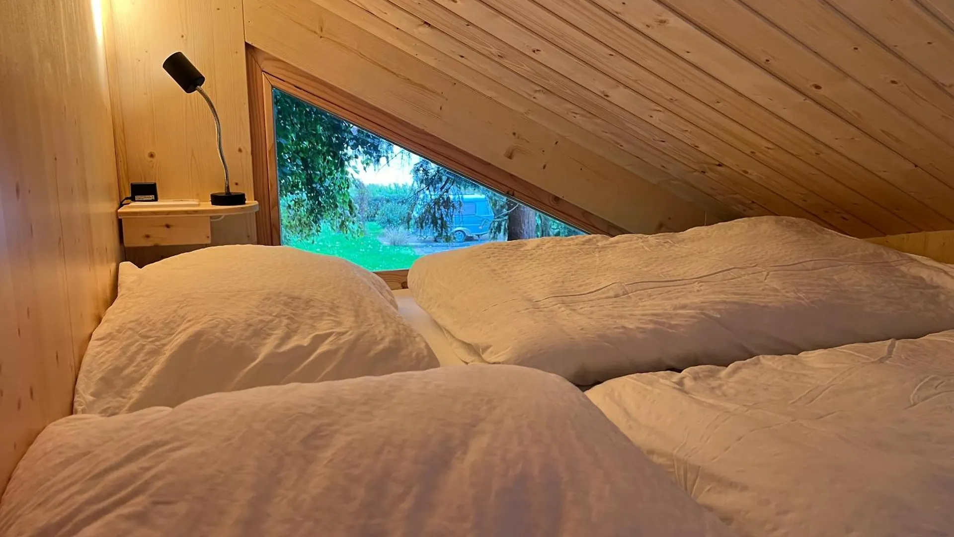 Das Wiesenhaus: Wohnen im Tiny House direkt am Rhein Köln Apartment