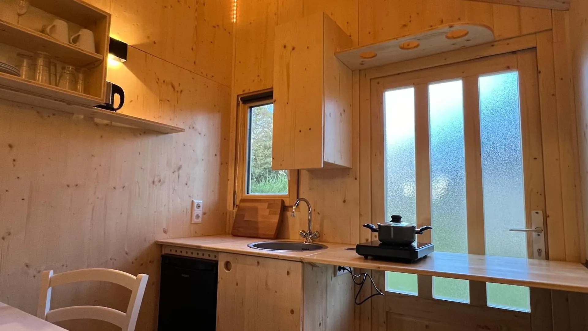 Das Wiesenhaus: Wohnen im Tiny House direkt am Rhein Köln