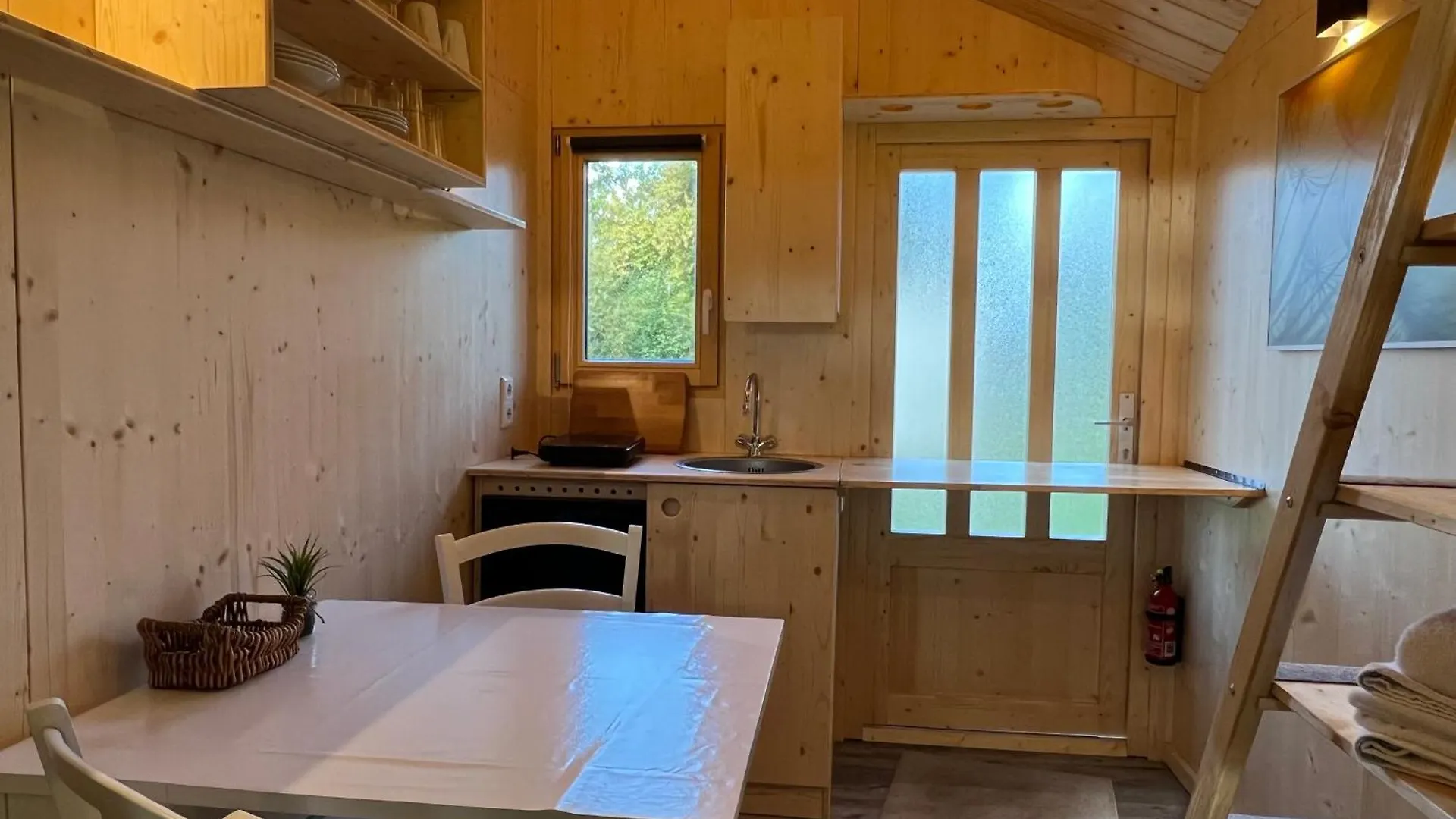 Apartment Das Wiesenhaus: Wohnen im Tiny House direkt am Rhein Köln