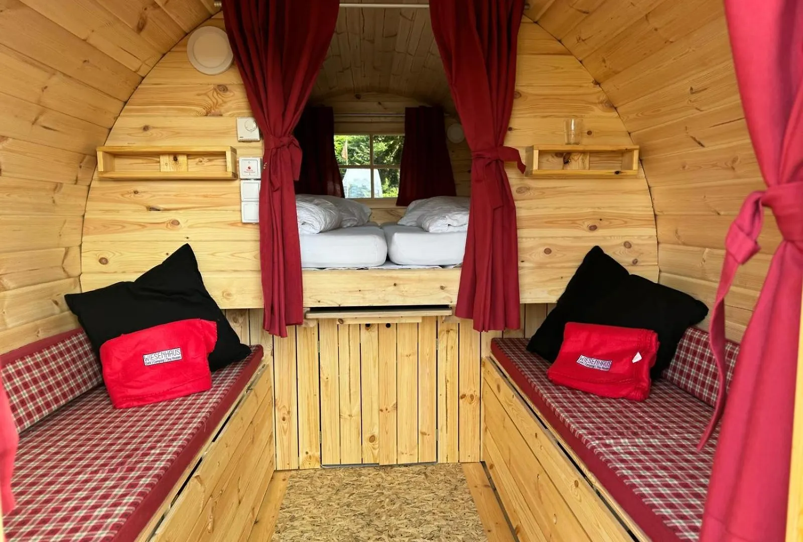 Das Wiesenhaus: Wohnen im Tiny House direkt am Rhein Köln Apartment