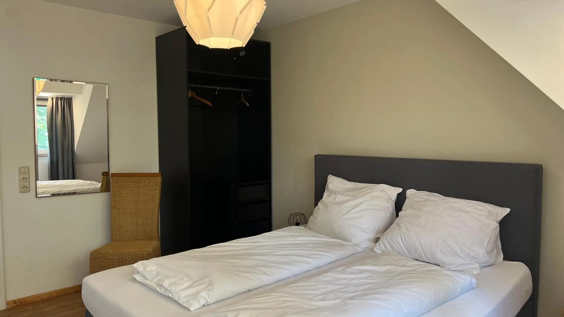 Das Wiesenhaus: Wohnen im Tiny House direkt am Rhein Köln