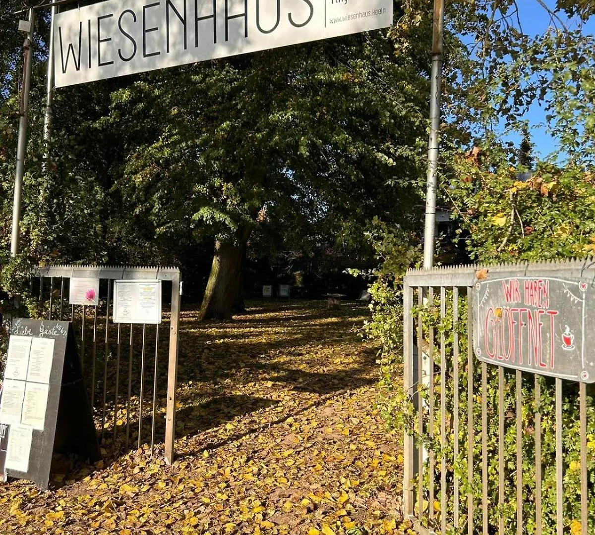 Das Wiesenhaus: Wohnen im Tiny House direkt am Rhein Köln