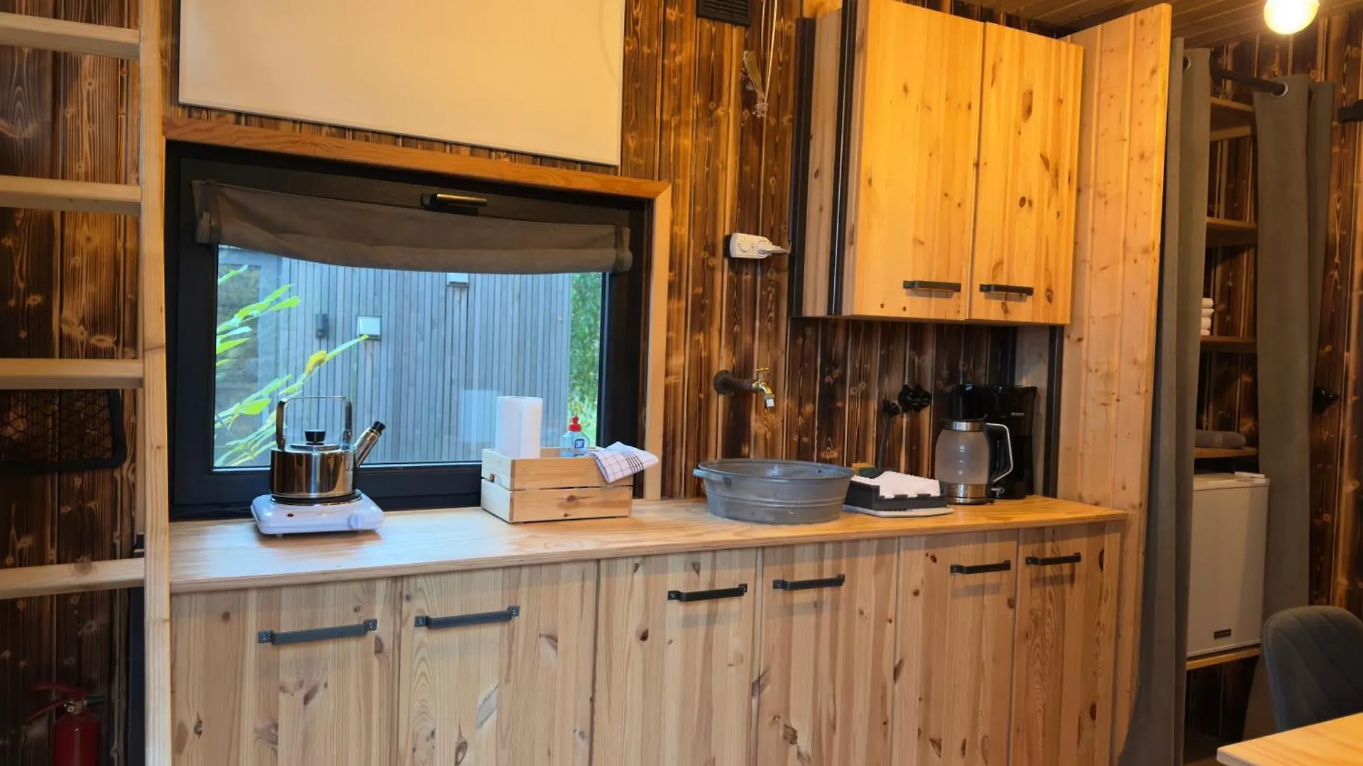 Das Wiesenhaus: Wohnen im Tiny House direkt am Rhein Köln Deutschland