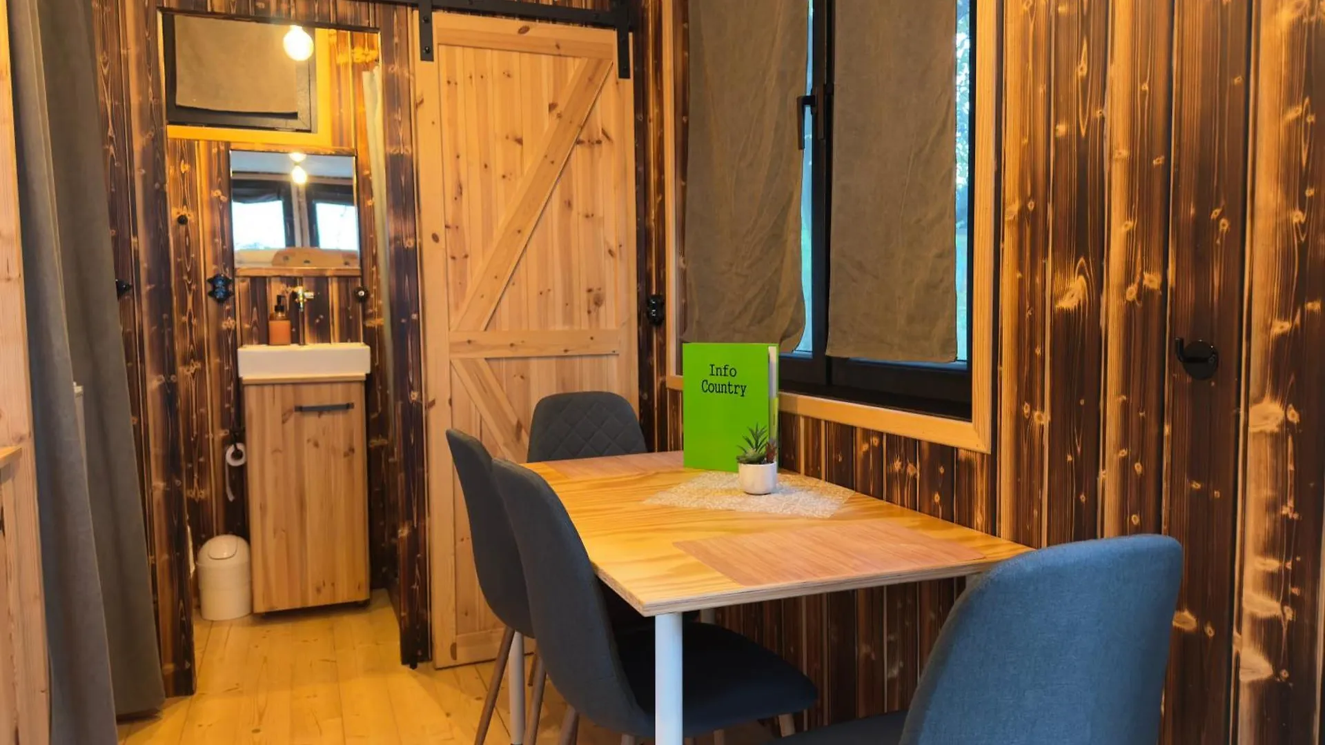 Das Wiesenhaus: Wohnen im Tiny House direkt am Rhein Köln 0*,  Deutschland