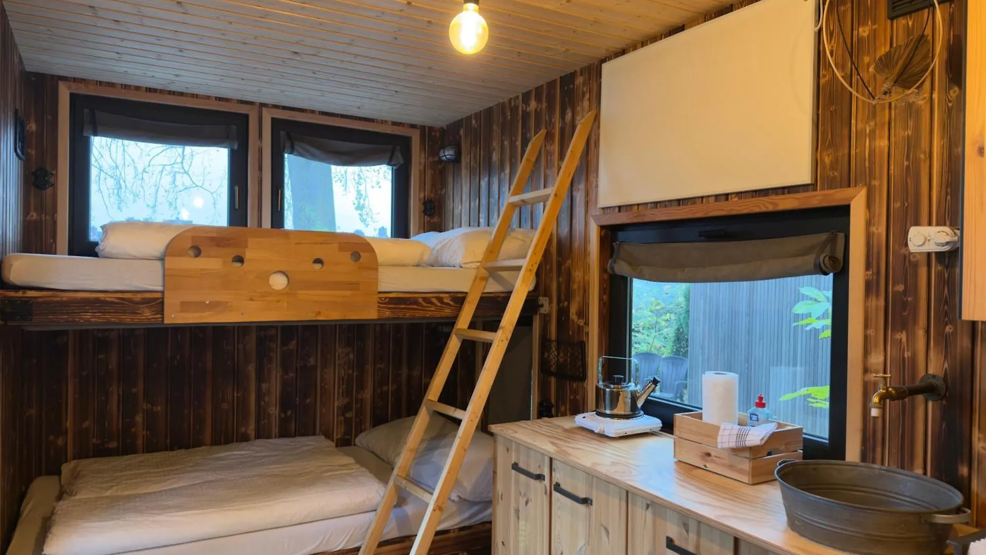 Das Wiesenhaus: Wohnen im Tiny House direkt am Rhein Köln Deutschland