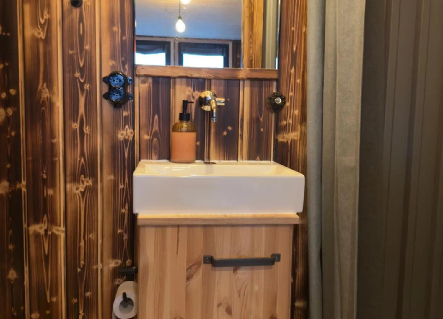 Apartment Das Wiesenhaus: Wohnen im Tiny House direkt am Rhein Köln