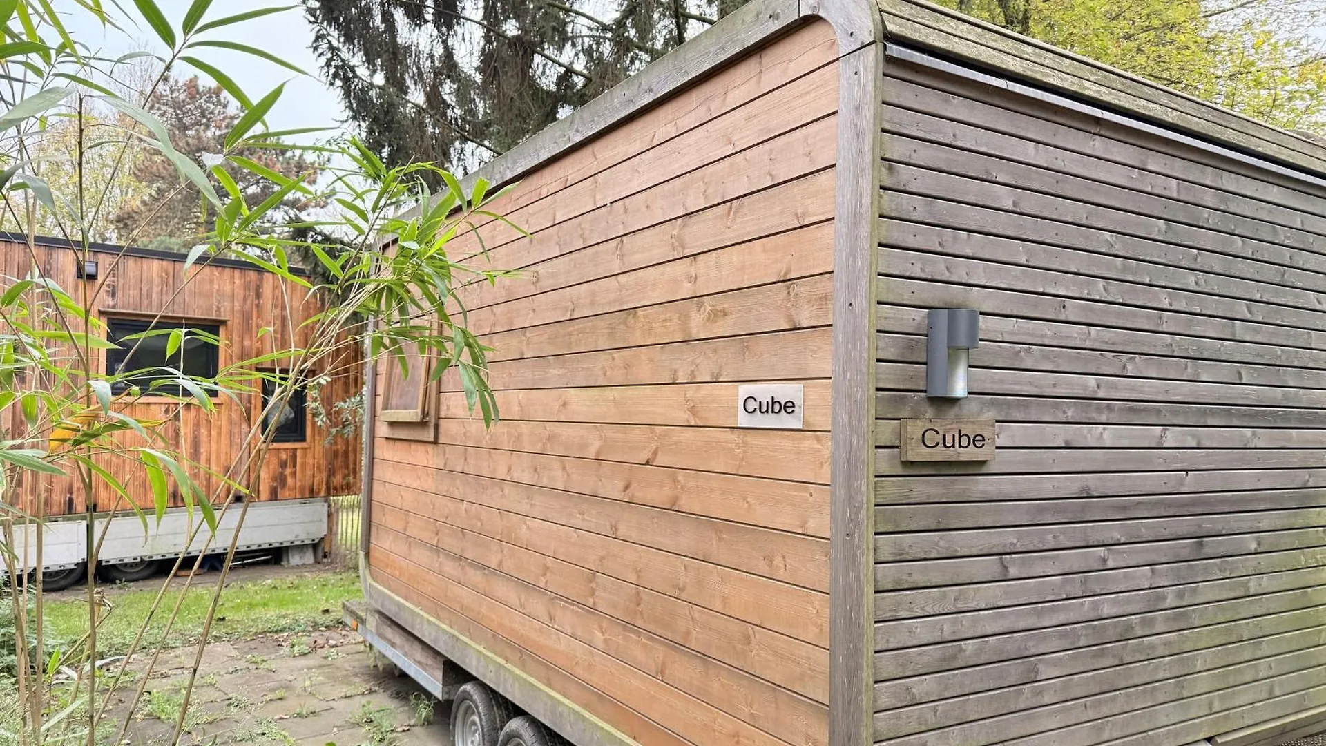 Das Wiesenhaus: Wohnen im Tiny House direkt am Rhein Köln Deutschland