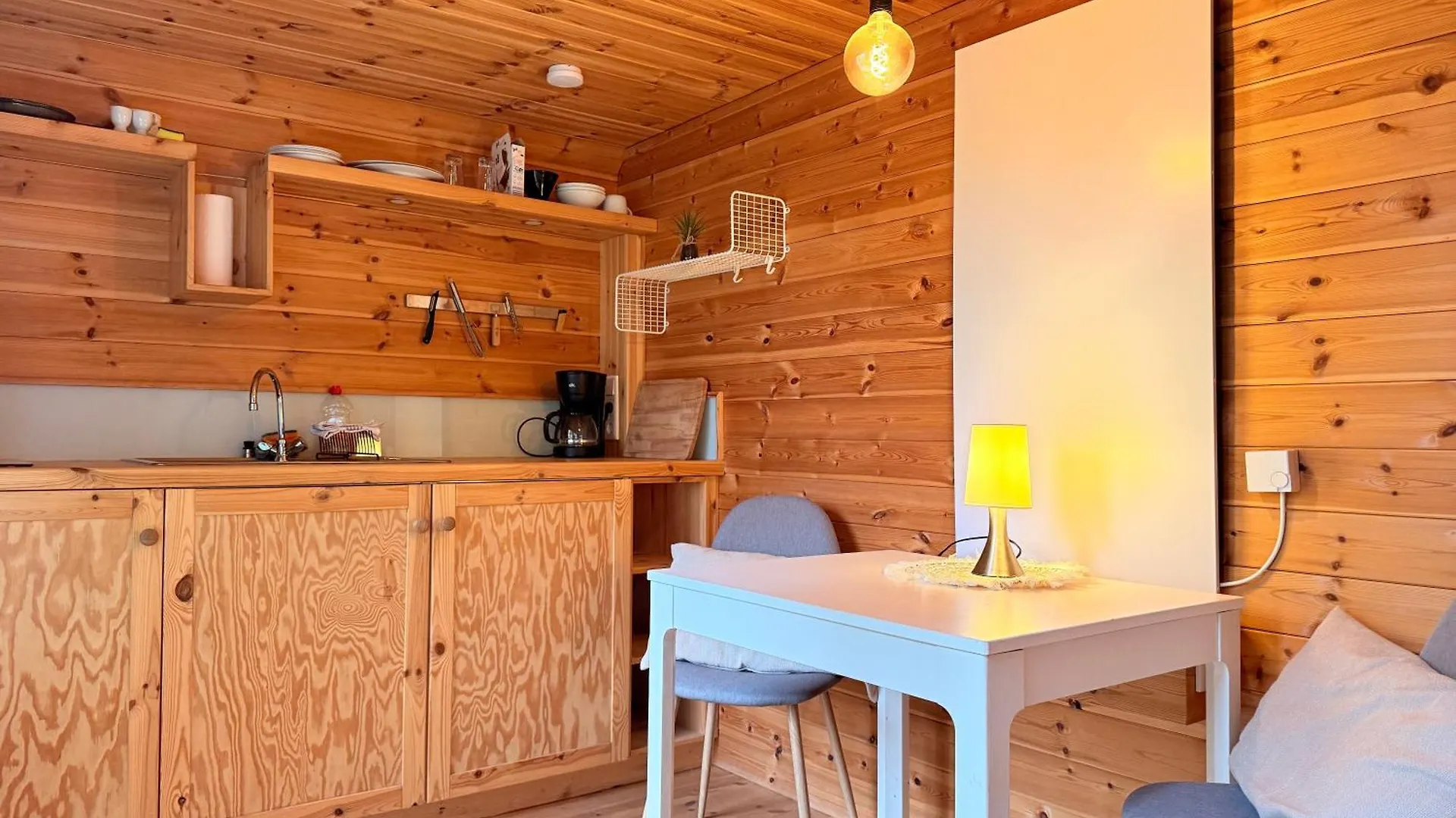 Das Wiesenhaus: Wohnen im Tiny House direkt am Rhein Köln Apartment