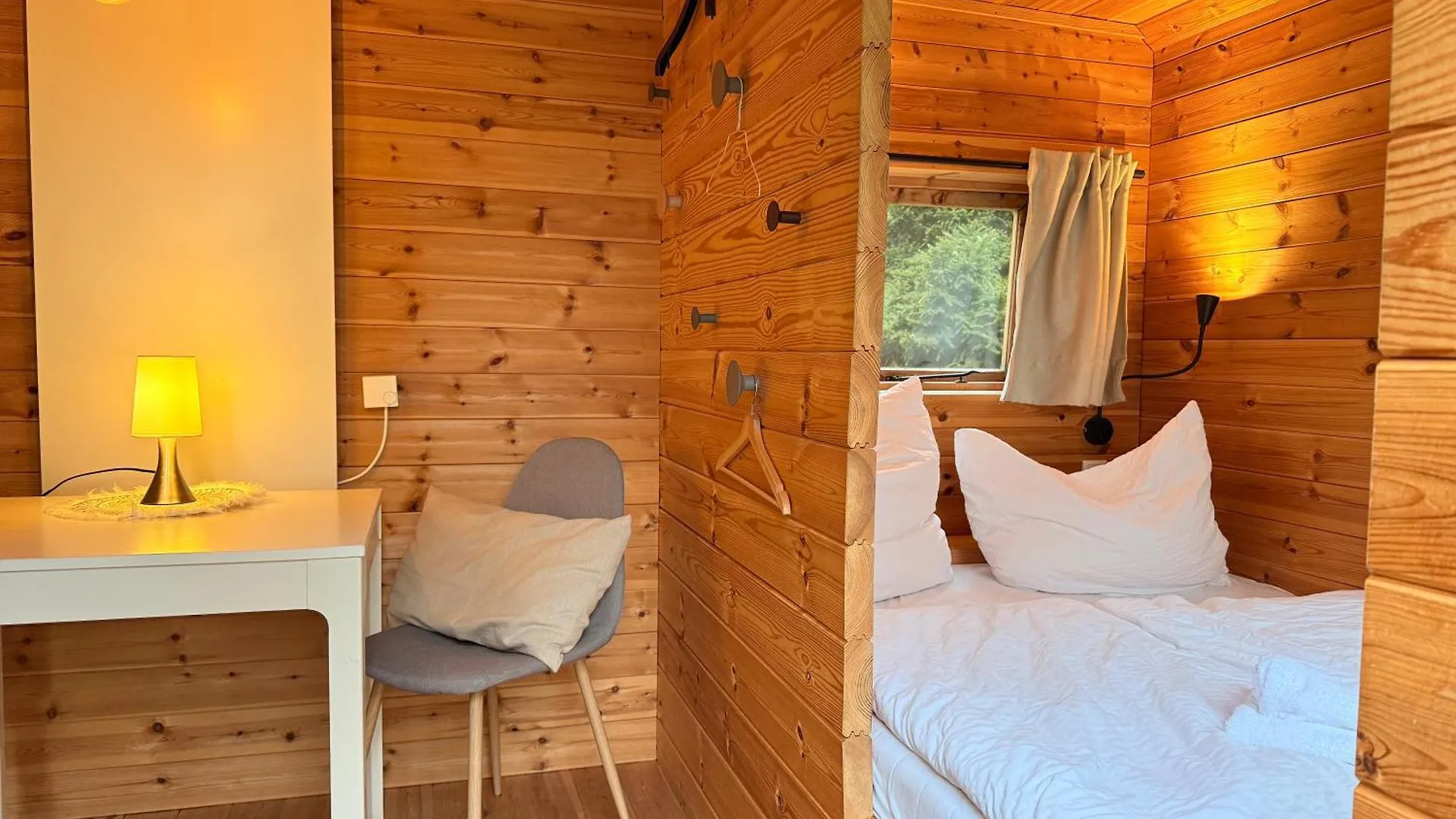 Das Wiesenhaus: Wohnen im Tiny House direkt am Rhein Köln 0*,  Deutschland