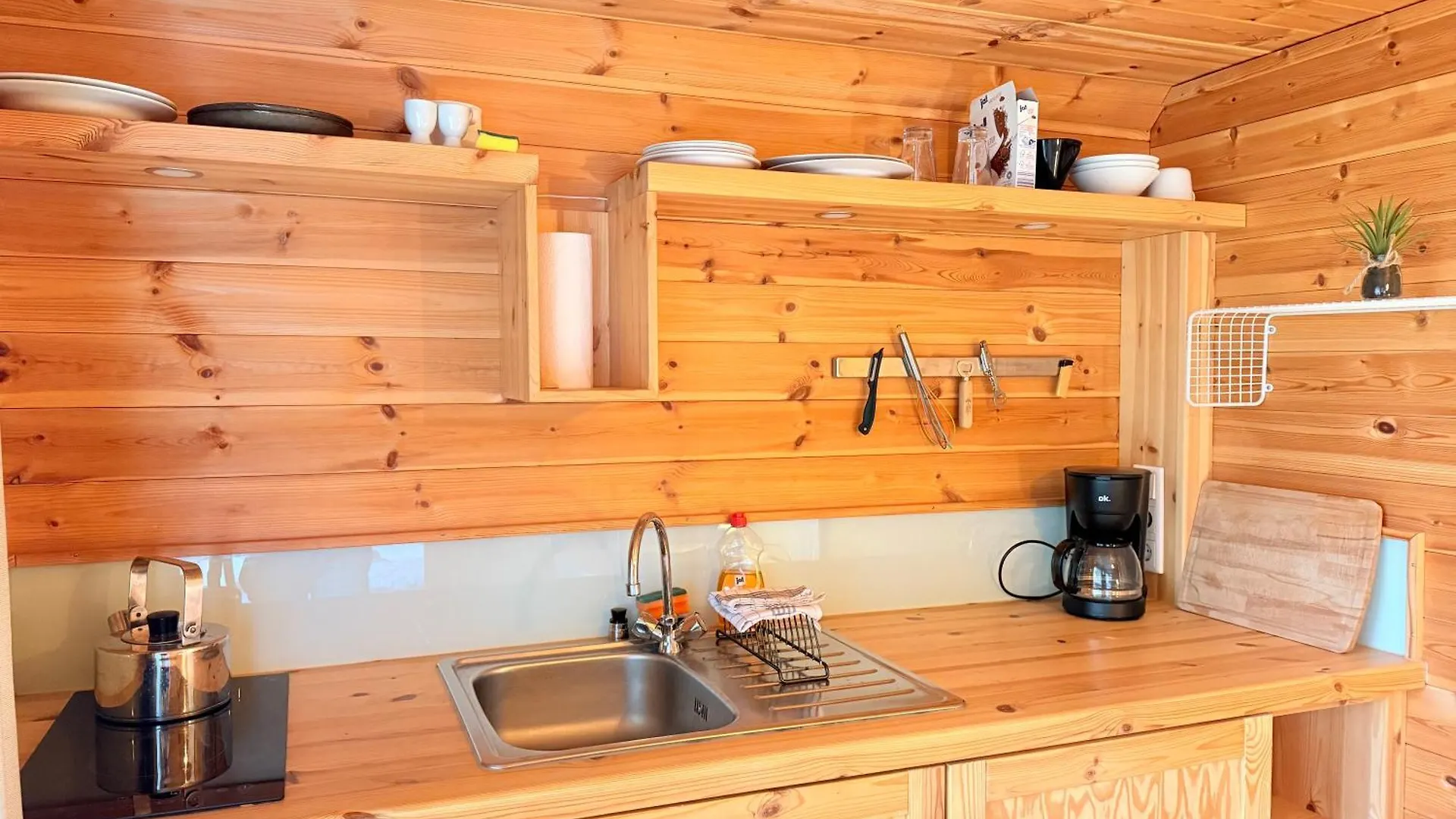 Das Wiesenhaus: Wohnen im Tiny House direkt am Rhein Köln